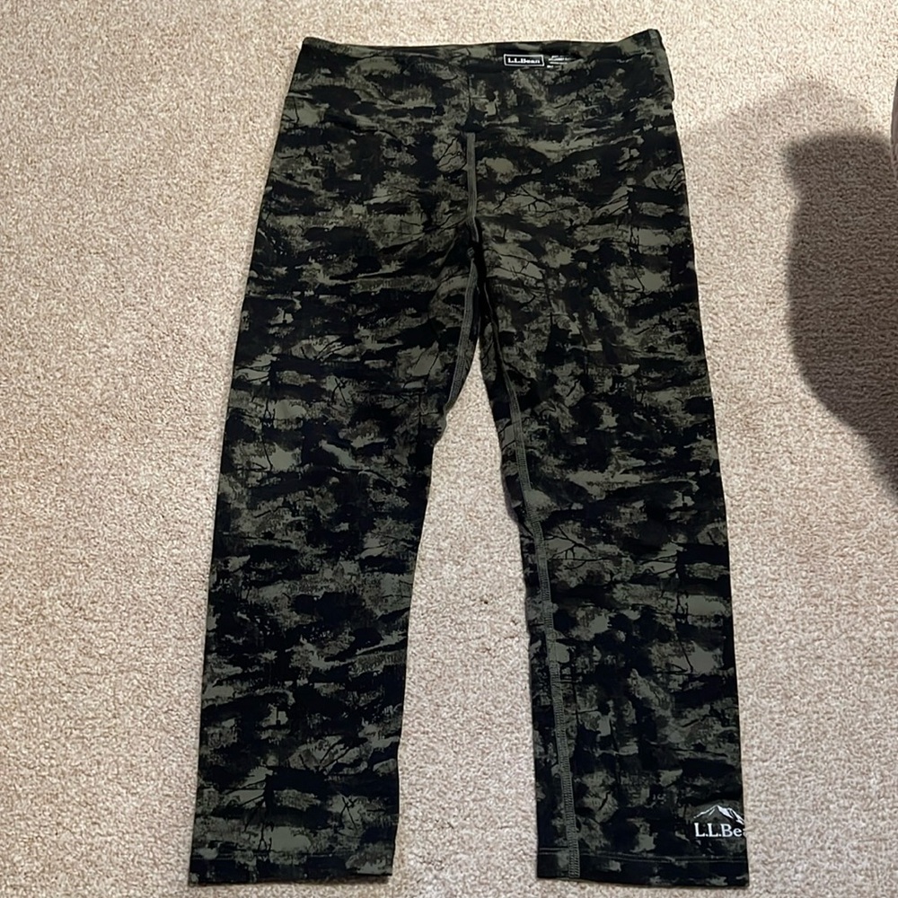 LL Bean Camo Cropped Leggings
